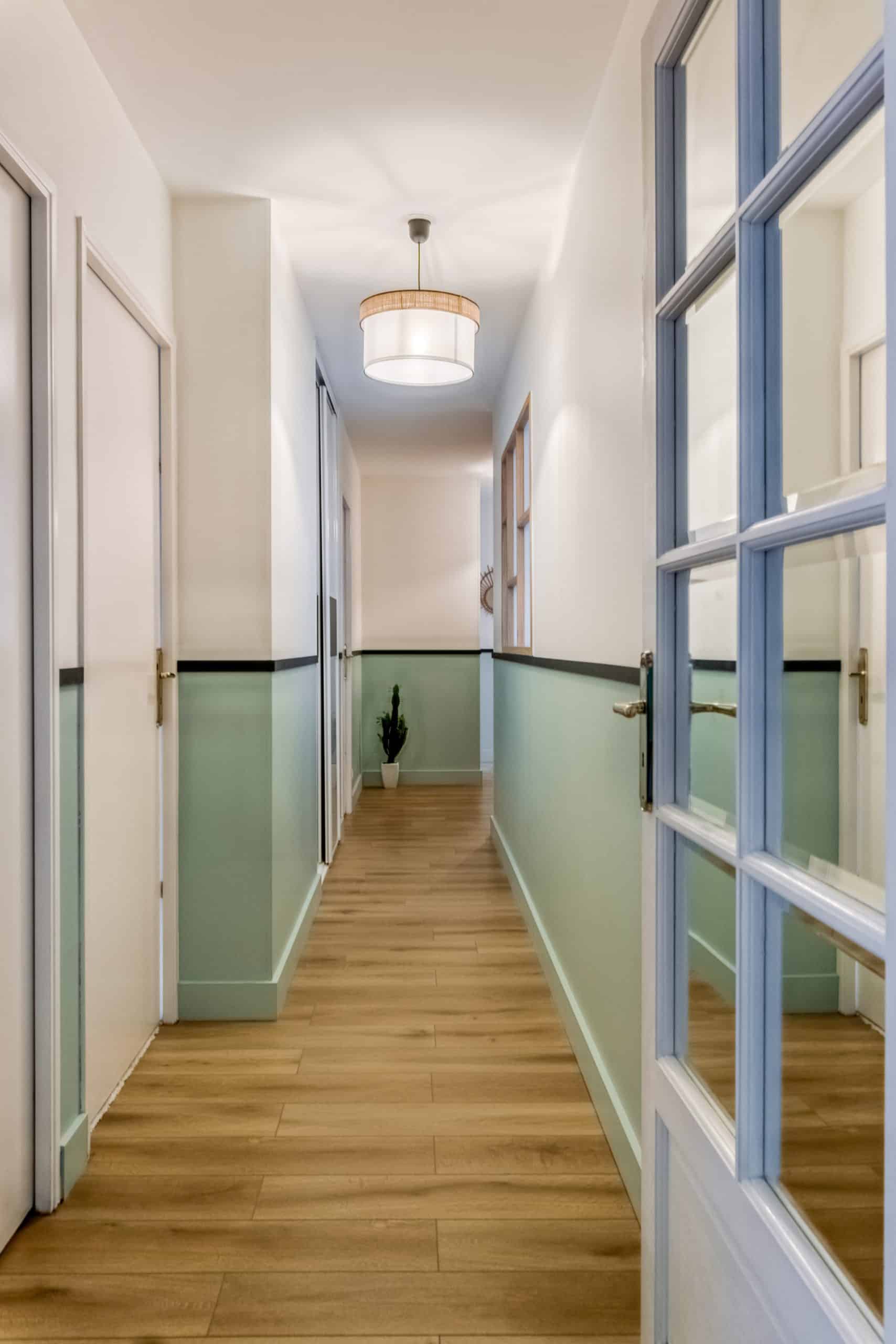 Agencement du couloir d'un appartement situé à Bordeaux par MH DECO