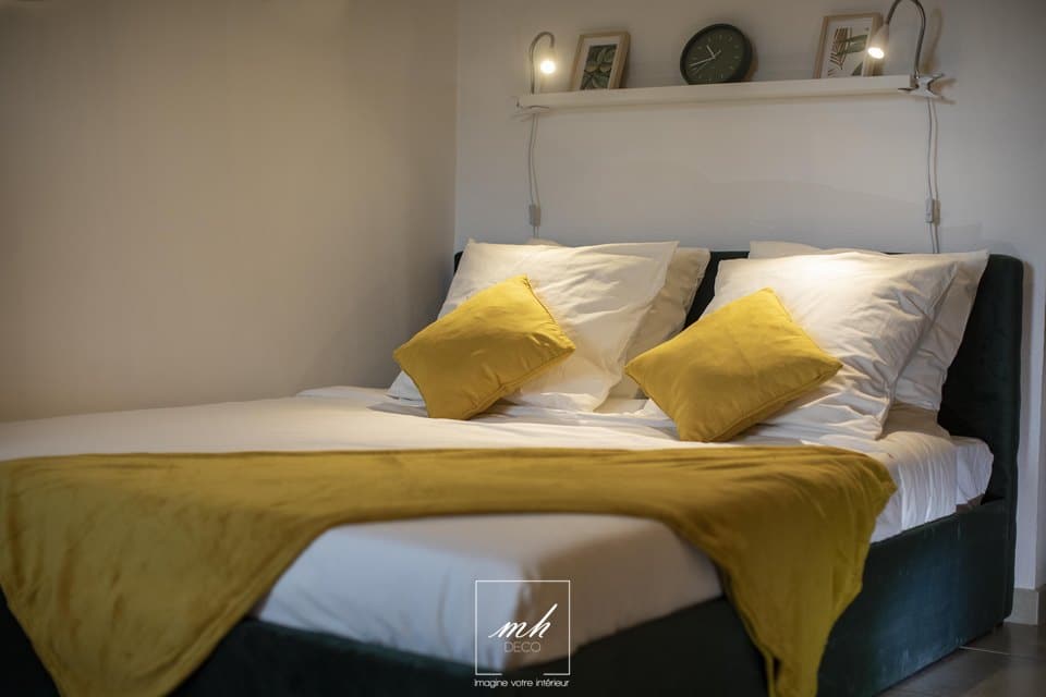 Aménagement de la chambre à coucher au sein d'un appartement situé à Sète imaginé par MH DECO