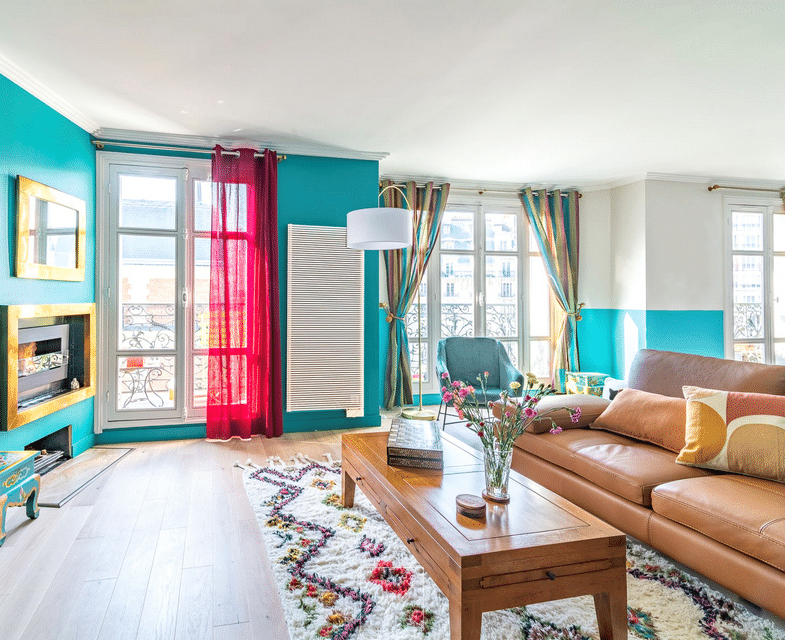 Agencement du salon au sein d'un appartement situé à Paris imaginé par MH DECO