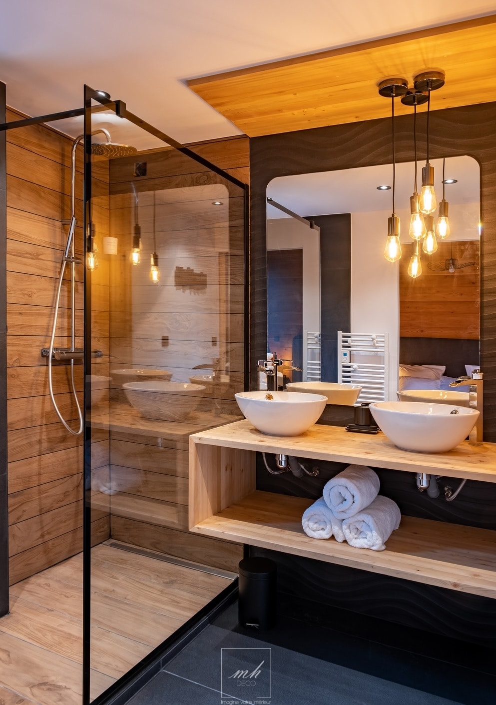 Rénovation d'une salle de bain au sein d'un chalet situé à Briançon pensé par MH DECO