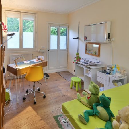 Aménagement d'un cabinet pédiatrique dans un appartement à Versailles par MH DECO