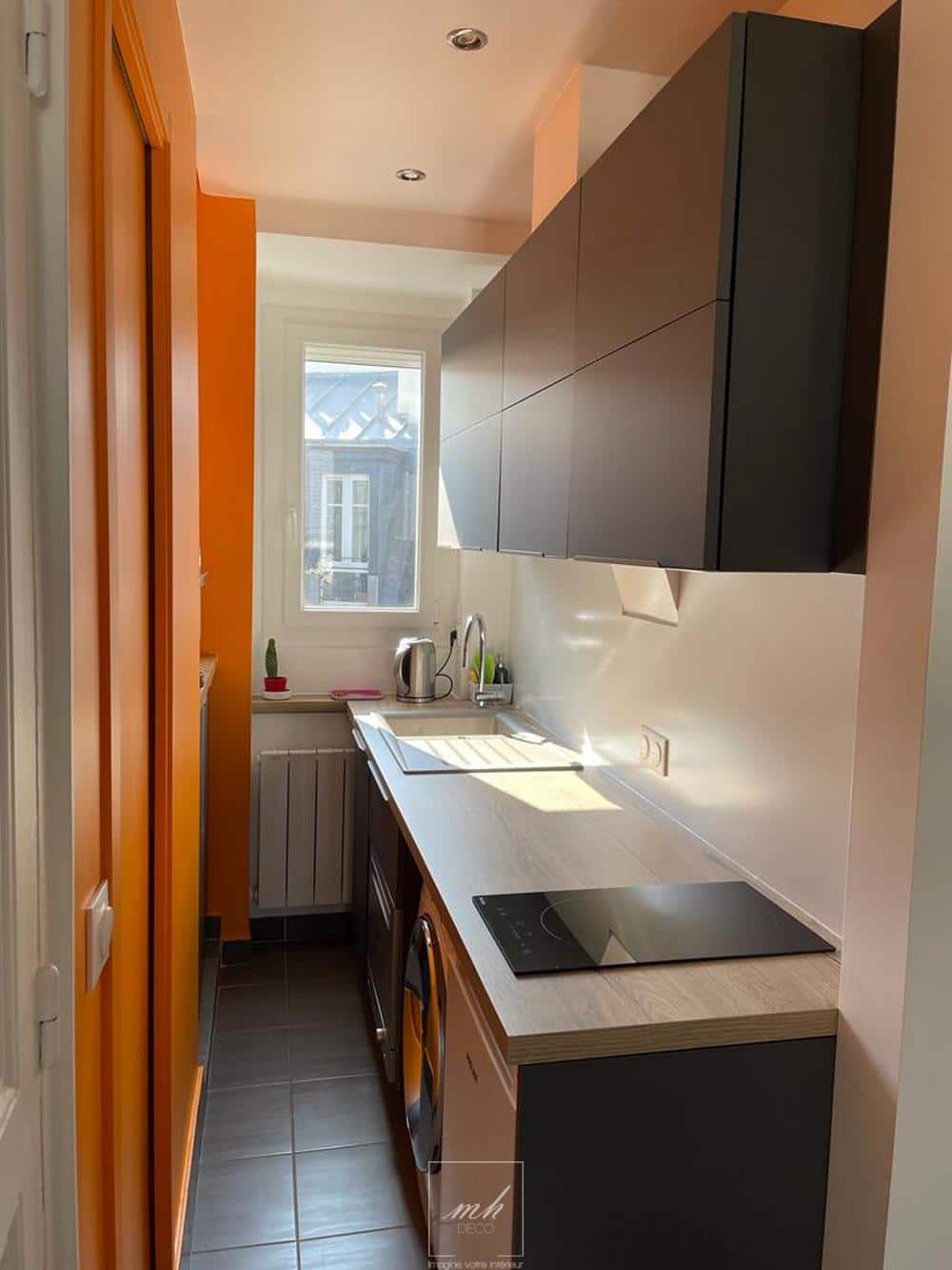 Aménagement de la cuisine dans un petit espace à Paris pensé par MH DECO