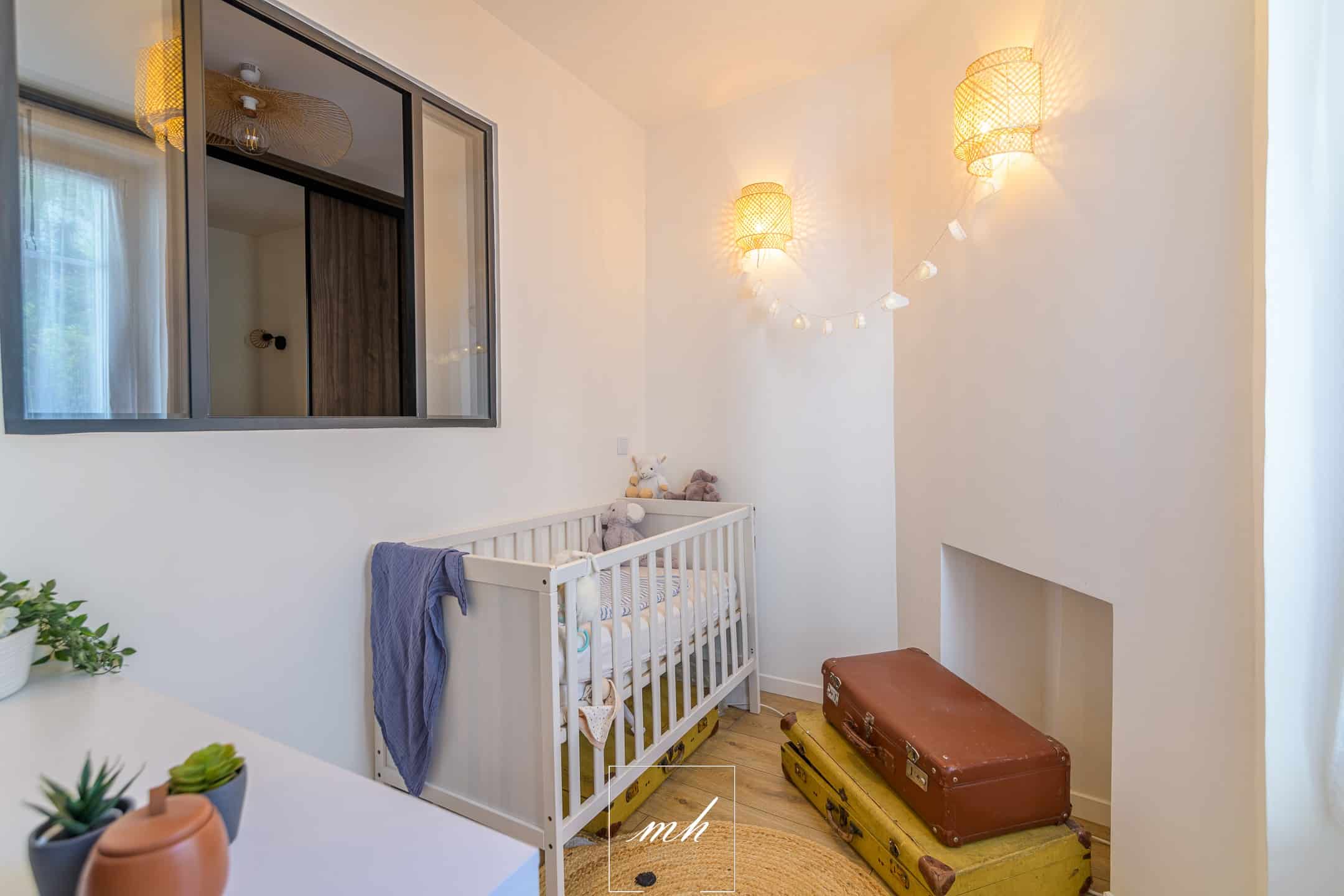 Transformation de la chambre bébé au sein d'un appartement parisien pensé par MH DECO