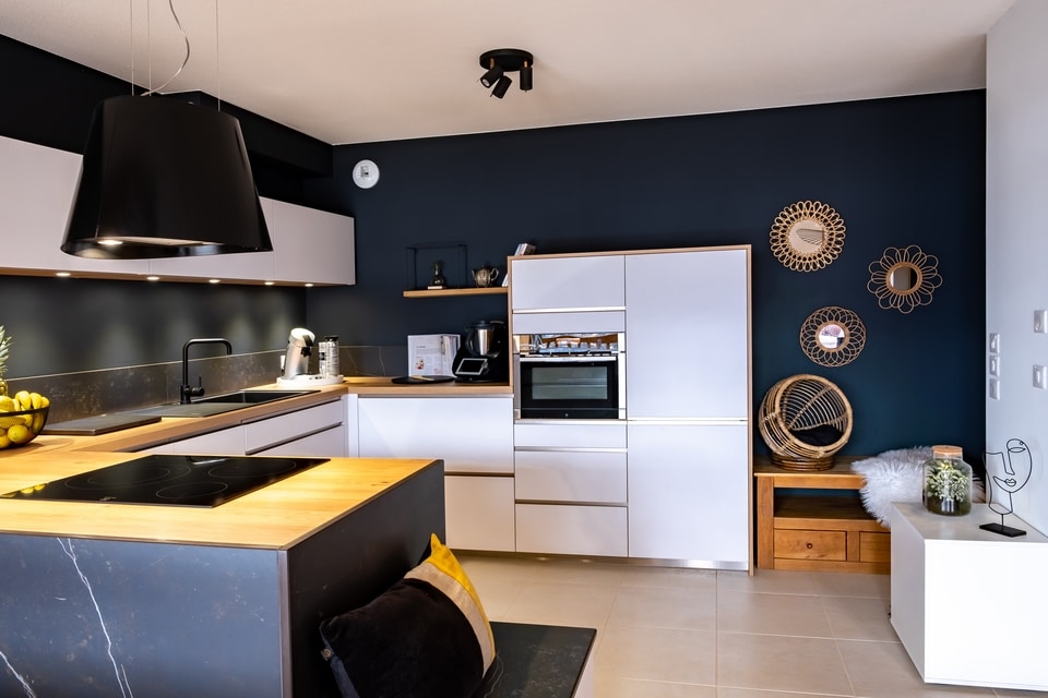 Transformation d'une cuisine ouverte au sein d'une maison situé à Briançon pensé par MH DECO