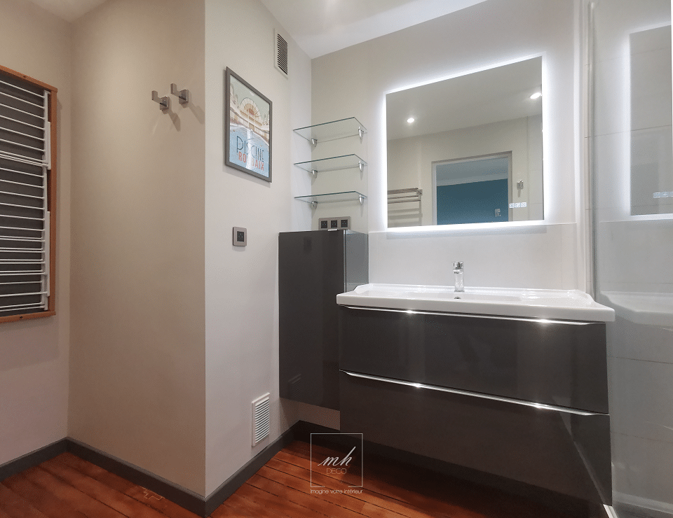 Aménagement de la salle d'eau d'une suite parentale dans un appartement à Senlis par MH DECO