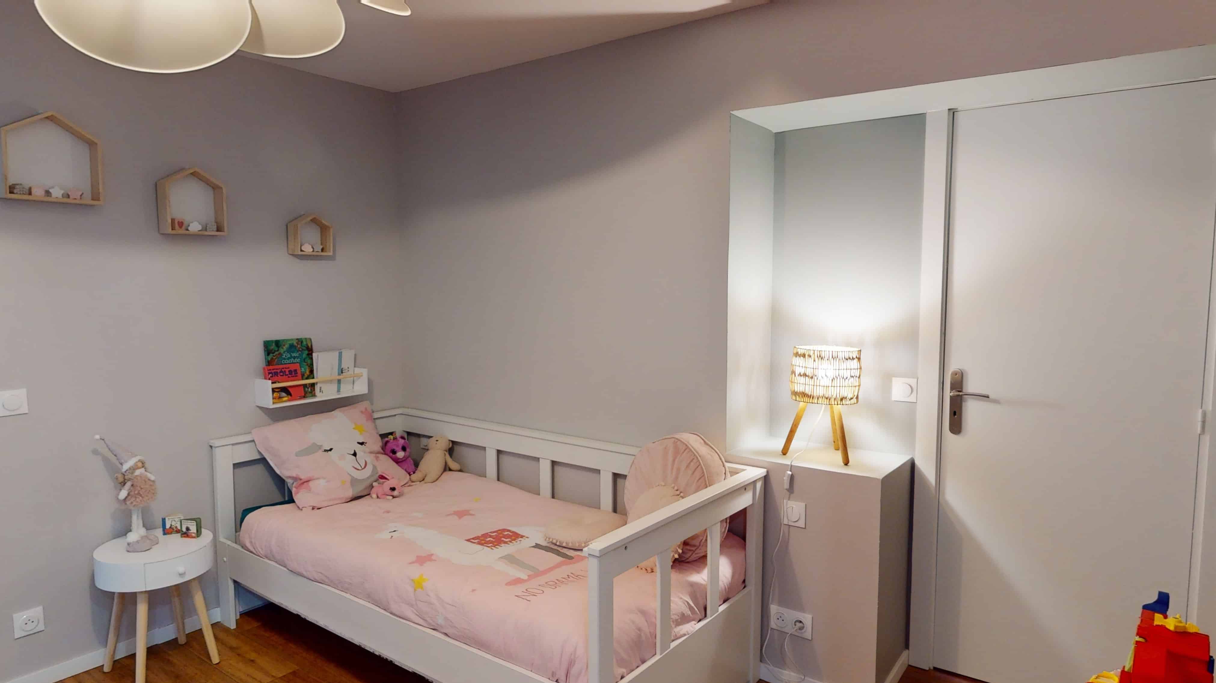 Rénovation de la chambre enfant au sein d'une maison à Grasse pensé par MH DECO