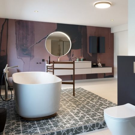 Une salle de bains luxueuse à Vantaux par Francesca, architecte d'intérieur MH DECO à Metz