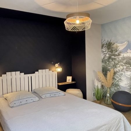 Une chambre parentale créée à Bonchamps-les-Laval par Adeline Carpentier, notre décoratrice d’intérieur dans la Mayenne.